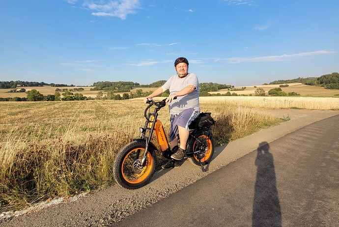 Cyrusher rider Juri Gagarin with Kommoda ebike